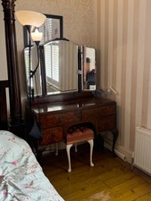 Queen Anne Kneehole dressing