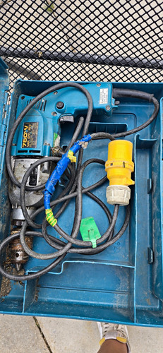 Makita 8406 240v - makita,