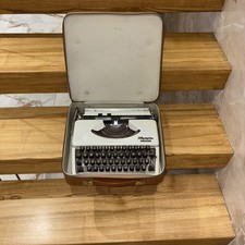OLYMPIA SPLENDID 66 Typewriter