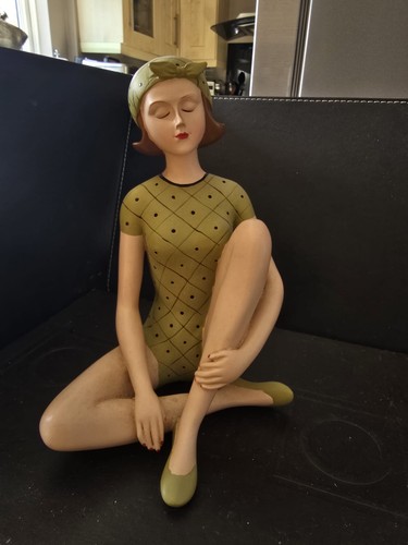 Bathing beauty figurine - beauty,