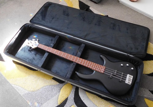 Cort action bass guitar - cort, pj