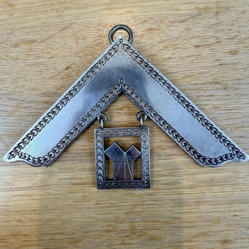 Past master metal collar - past,