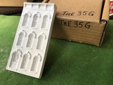 A Single    OO HO Scale Low Relief Shop Front Arched Window Unpainted TRE35G