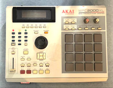 AKAI MPC2000XL Sampler