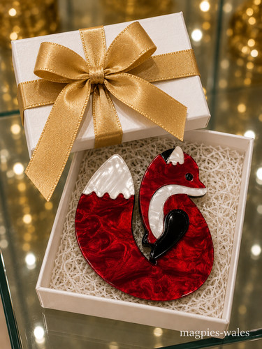 Gorgeous red fox - fox, brooch