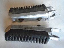 SUZUKI FRONT RIDERS LEFT RIGHT FOOT REST PEG PAIR GSXR 1100 BANDIT RF 600 900