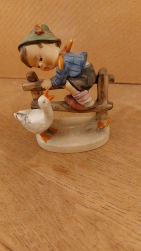 Goebel hummel figurine vintage - goebel,