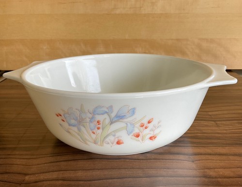 Vintage pyrex casserole - pyrex,