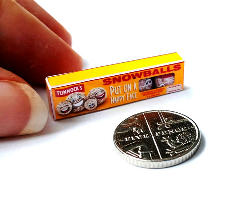 Dolls house miniature - dolls, 1:12