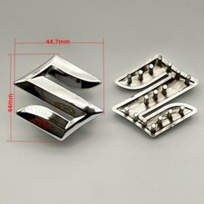 Steering wheel badge with pins