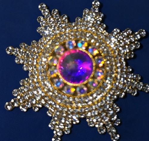 Large gold tone rhinestone - tone,