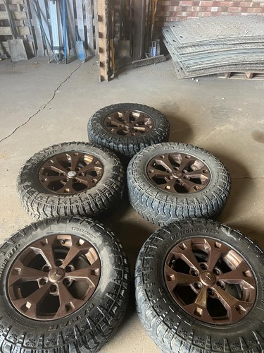 Set bronze colour - of,