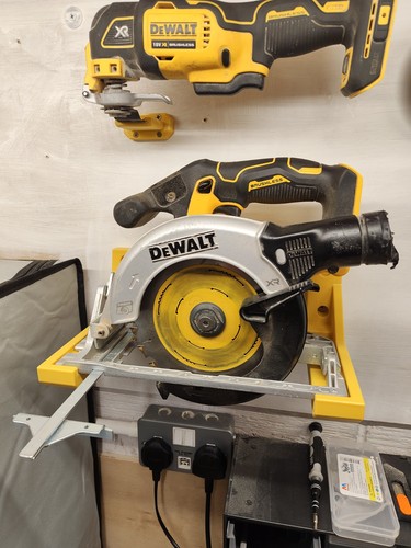 Circular saw wall - wall, mount