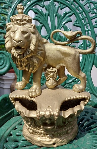 Large vintage cast - 11.5",