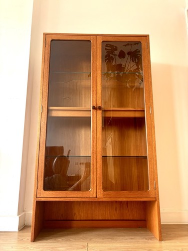 Plan teak glass display - g,