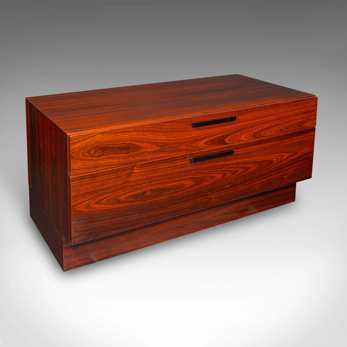 Vintage turntable display - turntable,