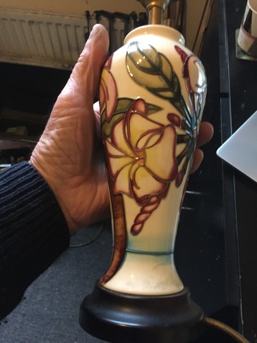 Moorcroft inch tall - 12,