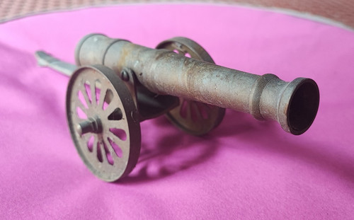 Brass cannon model with - with, wheels