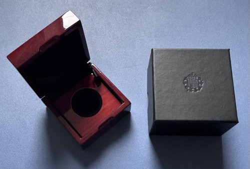 Royal mint lacquered - royal, walnut