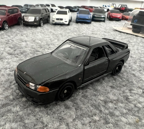 Tomica nissan skyline r32 - skyline, gt-r