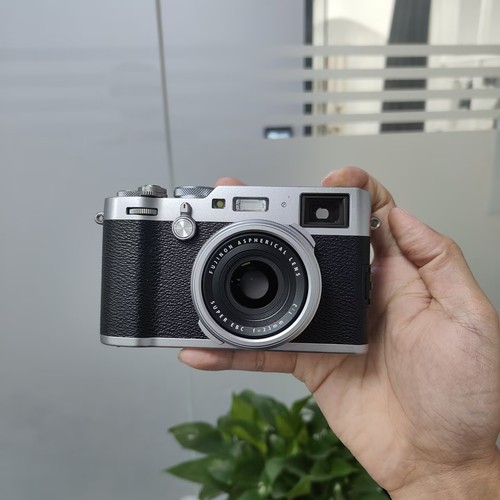 Fujifilm x100f aps c - 24.3, aps-c