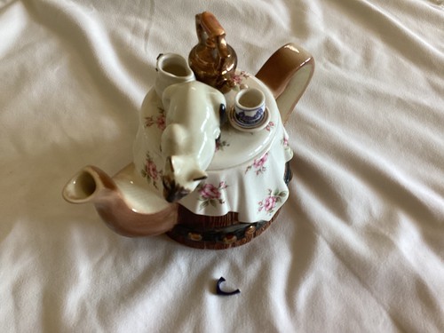 Novelty tea pot - ,, cardew