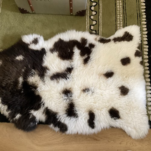 Dark brown and white - dark,