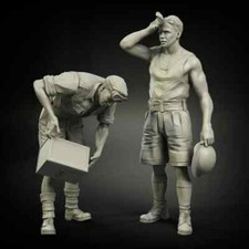 1/35 Resin Model Kit British Refueling Soldier 2 Figures Unassembled Unpainted