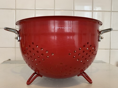 Typhoon colander with feet - typhoon,