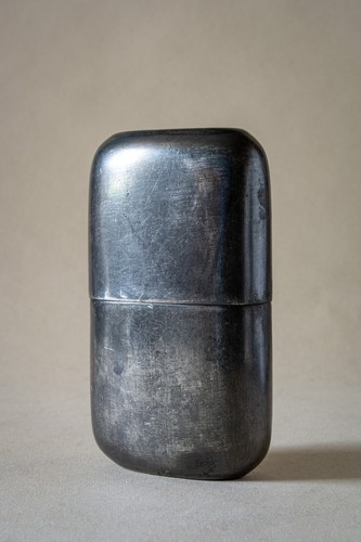 Hip flask james dixon - by,