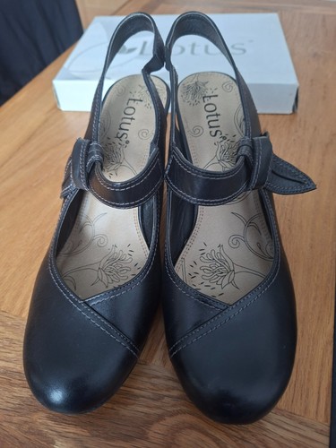 Womens shoes size - 7, made