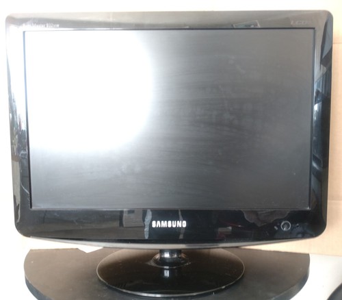 Samsung widescreen lcd tv - lcd,