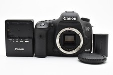 [NEARMINT] Canon EOS 7D Mark II 20.2MP Digital SLR Camera Body (618 Shots)