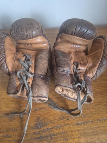 Vintage 6oz leather boxing - vintage,