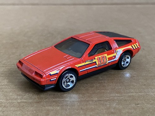 Hot wheels delorean dmc 12 - hot,