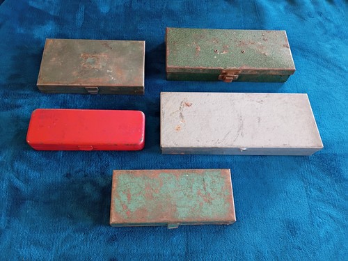 Lot vintage small metal - of,