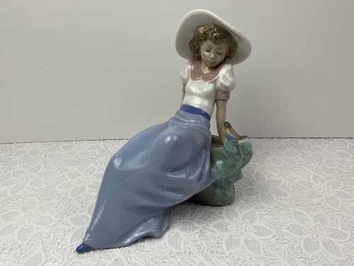 Lladro nao 1042 listening - #1042,