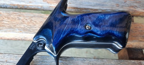 Hirdhawks custom grips - hirdhawks,