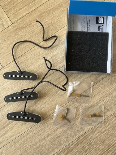 Vintage strat pick set - pick, up