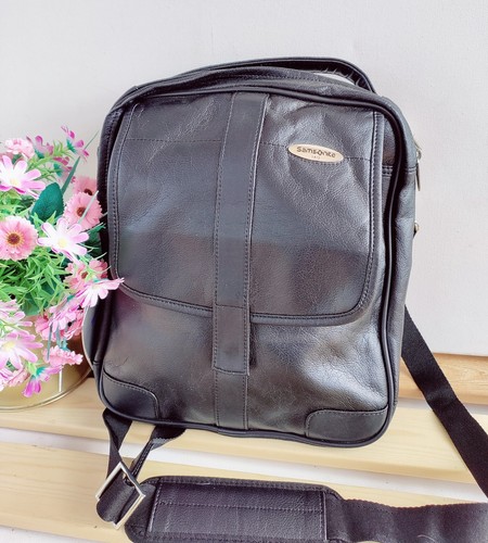 Bnwt samsonite arne black faux - bnwt,