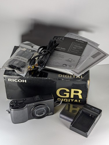 Ricoh digital compact - gr,