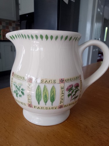 Green pottery cloverleaf - tg,