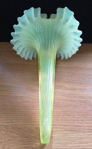 Antique vaseline opalescent - vaseline,