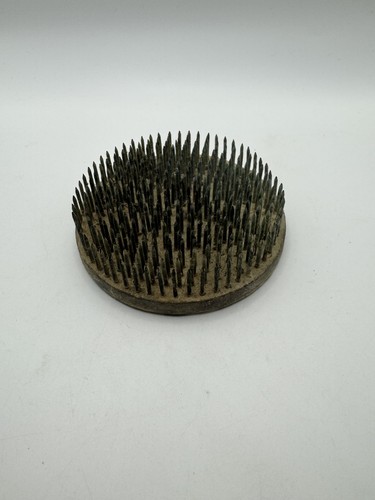 Vintage round lead metal - round,