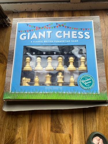 Giant outdoor chess set - ,