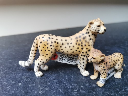Schleich female cheetah cub - &,