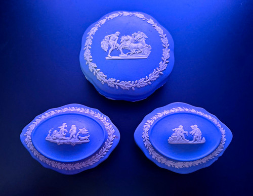 Wedgwood set blue white - of,