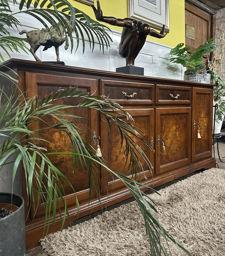 Stunning intricately inlaid - intricately,
