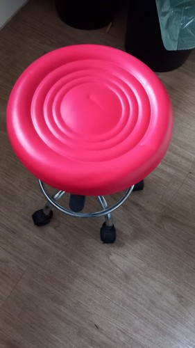 Adjustable swivel salon stool - swivel,