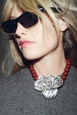 BNWT: ENGRAVED FLOWER BEAD COLLAR NECKLACE from ZARA: RED